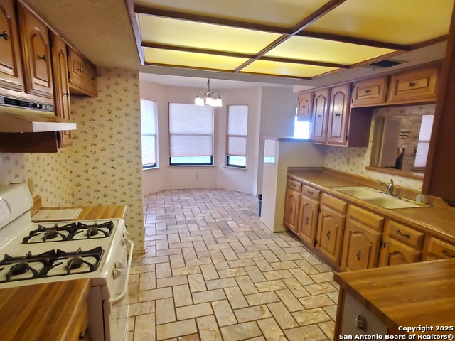 Listing photo id 13 for 1430 Synandra