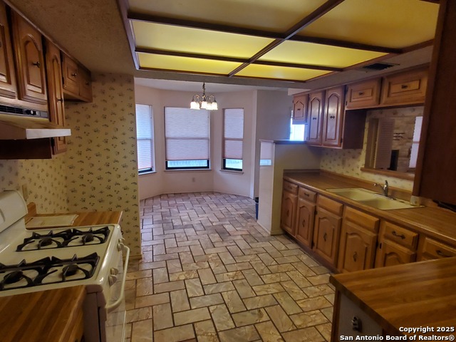 Listing photo id 14 for 1430 Synandra