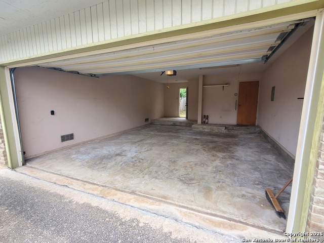 Listing photo id 25 for 1430 Synandra