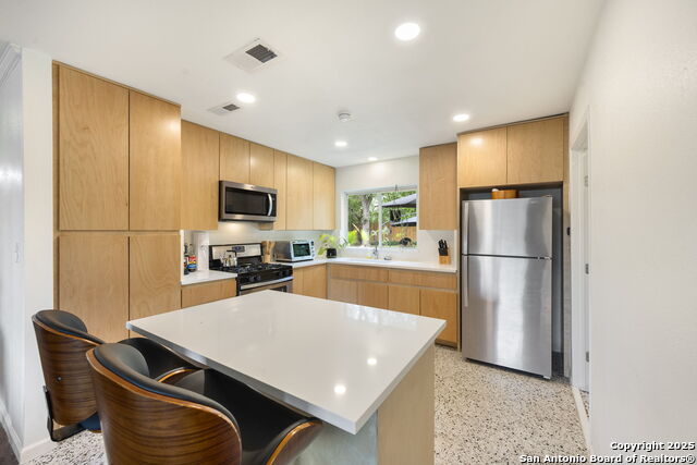 Image 11 of 41 For 718 Olney  