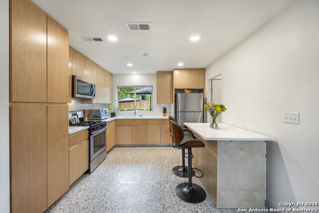 Image 12 of 41 For 718 Olney  
