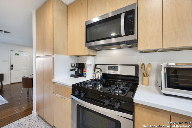 Image 13 of 41 For 718 Olney  