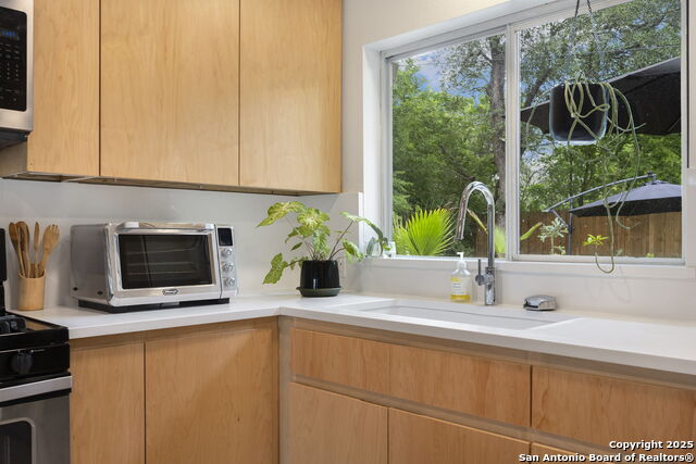 Image 14 of 41 For 718 Olney  