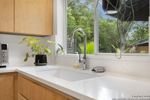 Image 15 of 41 For 718 Olney  