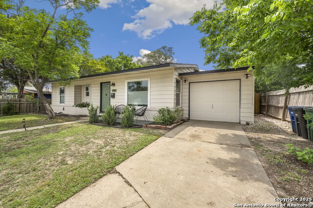 Image 2 of 41 For 718 Olney  