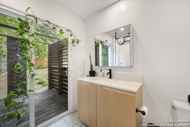 Image 20 of 41 For 718 Olney  