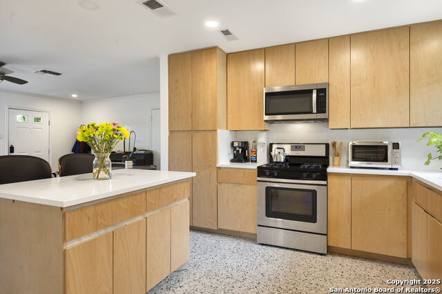 Image 9 of 41 For 718 Olney  