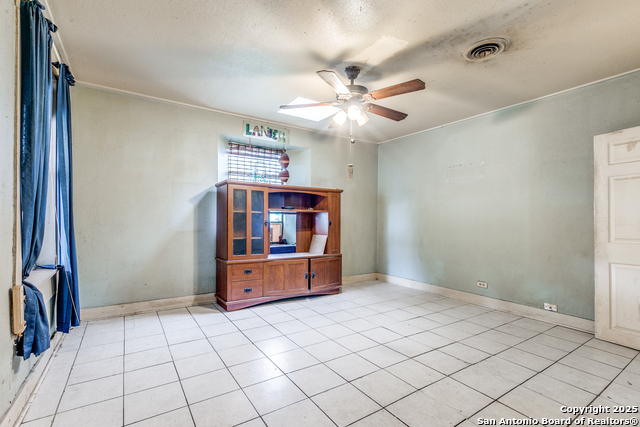 Image 12 of 25 For 806 Kayton Ave