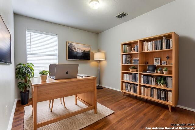 Listing photo id 4 for 3603 Aranda Fields