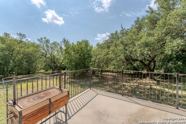 Listing photo id 43 for 8210 Roy Ln