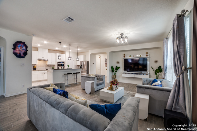 Image 11 of 25 For 15323 Danae Bend