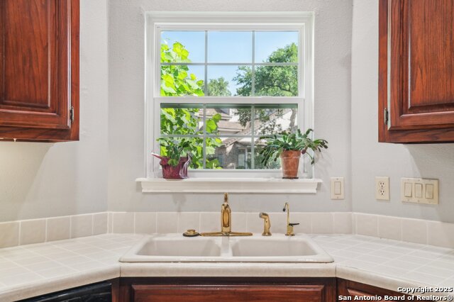 Image 15 of 40 For 11 Granburg Cir