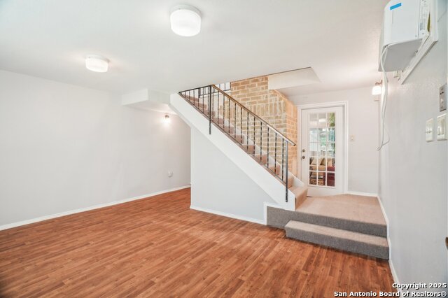 Image 32 of 40 For 11 Granburg Cir