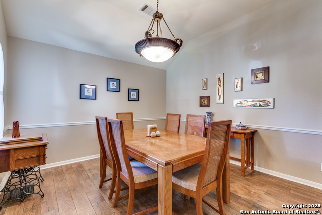 Listing photo id 31 for 32 Branwood
