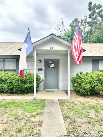Details for 401-403 Adams W, Pleasanton, TX 78064