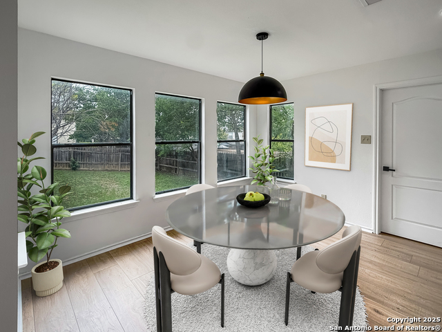 Listing photo id 8 for 15827 Marisa