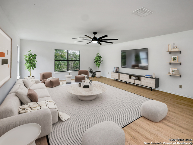 Listing photo id 10 for 15827 Marisa