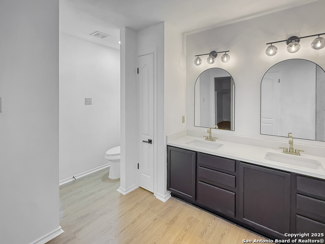 Listing photo id 13 for 15827 Marisa