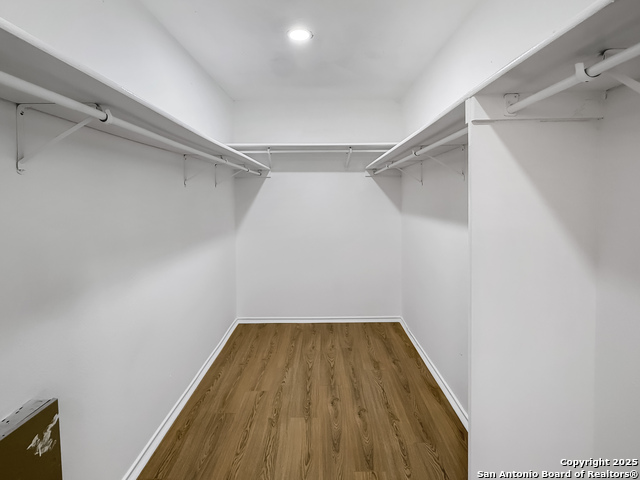 Listing photo id 15 for 15827 Marisa