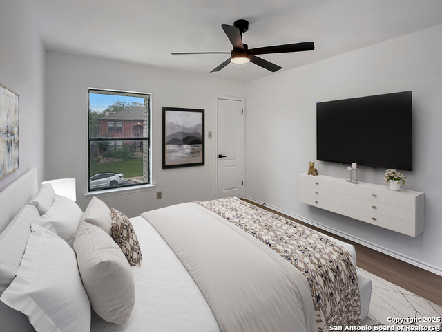Listing photo id 17 for 15827 Marisa