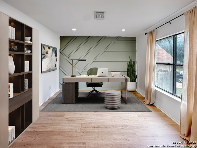 Listing photo id 2 for 15827 Marisa