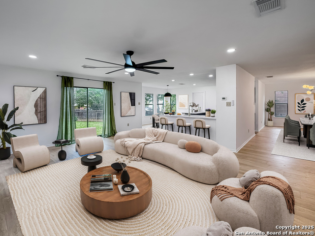 Listing photo id 5 for 15827 Marisa
