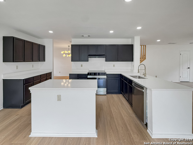 Listing photo id 7 for 15827 Marisa