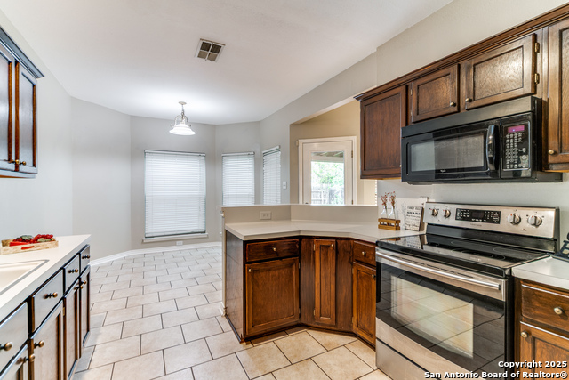 Image 11 of 26 For 5863 Spring Sq