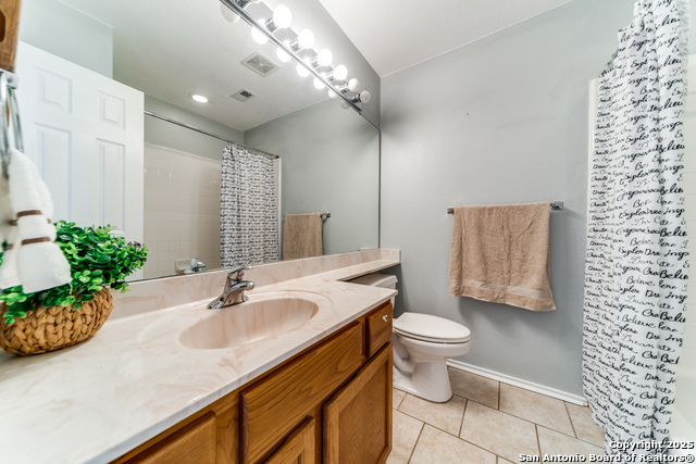 Image 21 of 26 For 5863 Spring Sq
