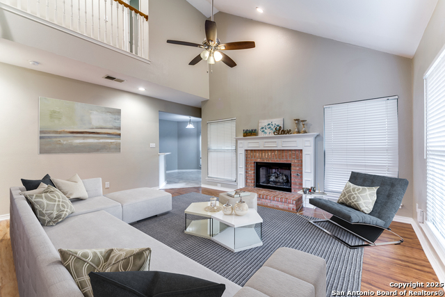 Image 4 of 26 For 5863 Spring Sq