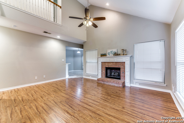 Image 5 of 26 For 5863 Spring Sq