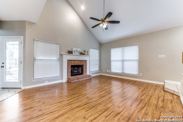 Image 7 of 26 For 5863 Spring Sq