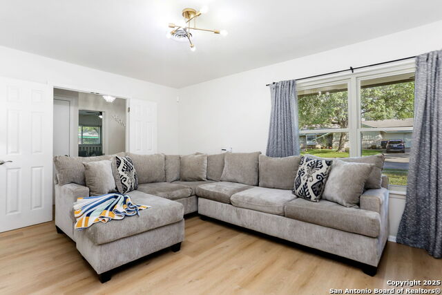Image 3 of 23 For 3315 Nantucket Dr