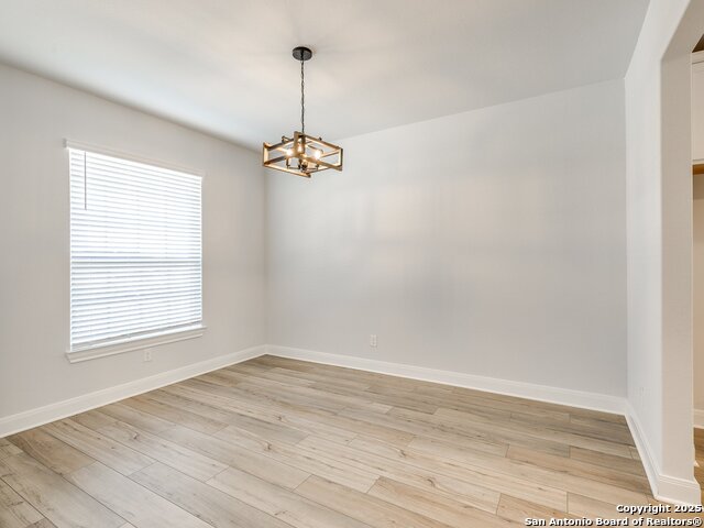 Image 17 of 40 For 9342 Crestway Rd