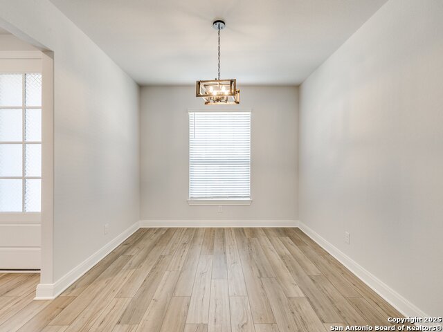 Image 19 of 40 For 9342 Crestway Rd