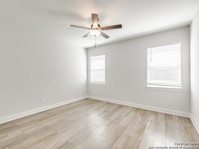 Image 21 of 40 For 9342 Crestway Rd