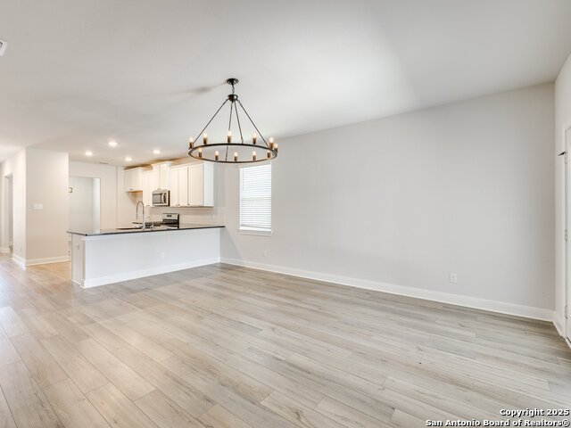 Image 7 of 40 For 9342 Crestway Rd