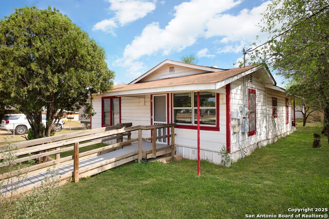 Details for 229 Colungo St. E, Dilley, TX 78017