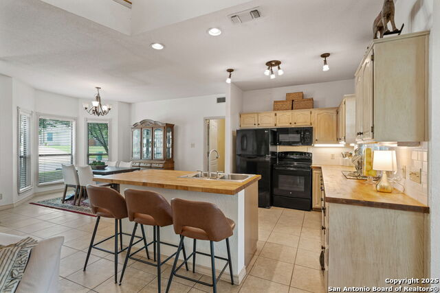 Listing photo id 9 for 107 River Knoll