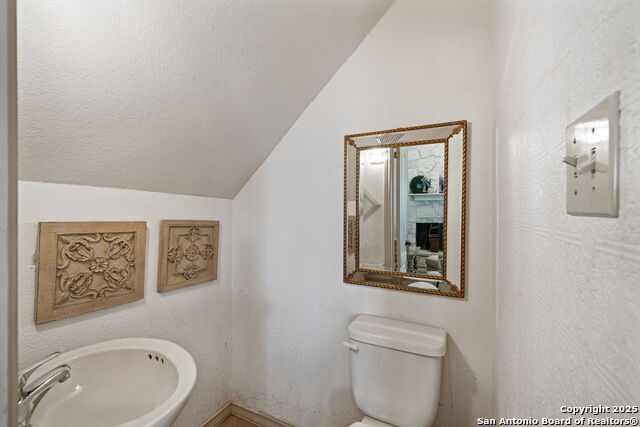 Listing photo id 14 for 107 River Knoll