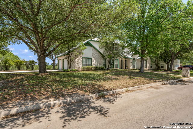 Listing photo id 0 for 107 River Knoll