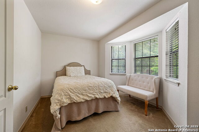 Listing photo id 22 for 107 River Knoll