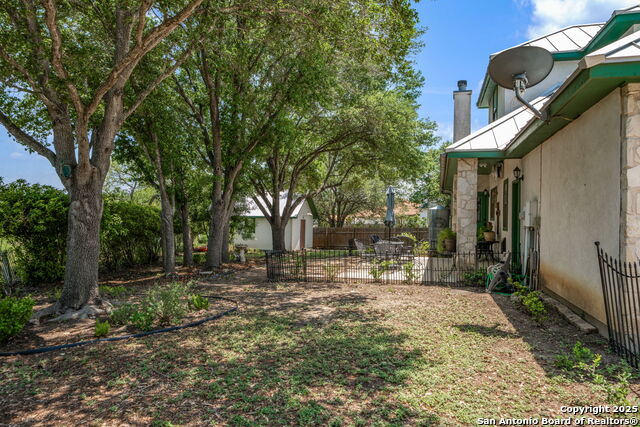Listing photo id 27 for 107 River Knoll