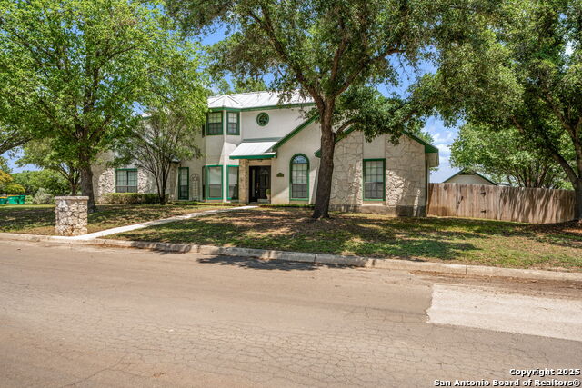 Listing photo id 1 for 107 River Knoll