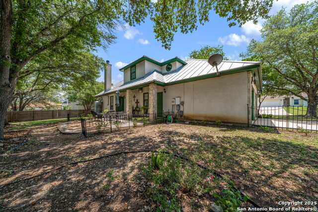 Listing photo id 28 for 107 River Knoll