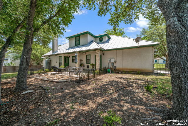 Listing photo id 29 for 107 River Knoll