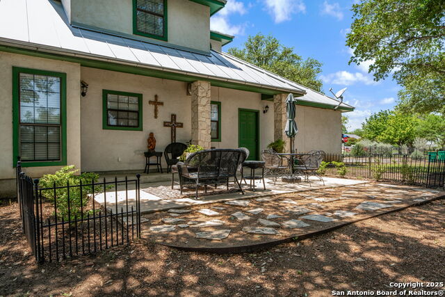 Listing photo id 31 for 107 River Knoll