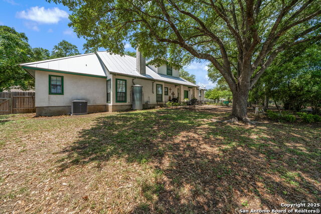 Listing photo id 32 for 107 River Knoll