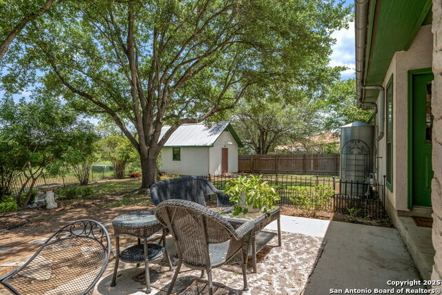 Listing photo id 33 for 107 River Knoll