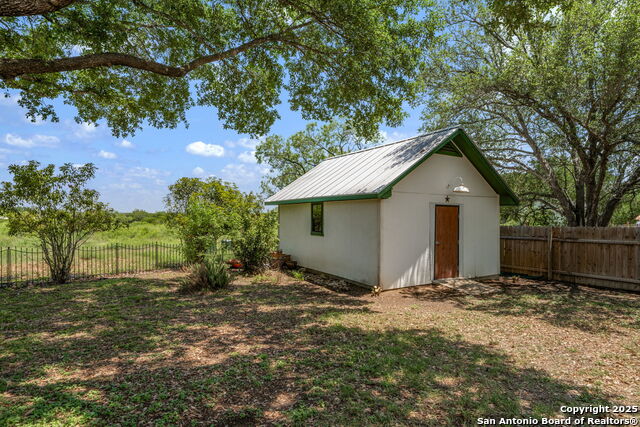 Listing photo id 34 for 107 River Knoll